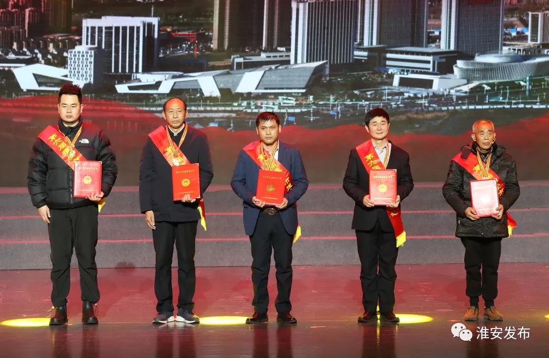 集团董事长刘书华被评为第六届淮安市道德模范 集团董事长刘书华被评为第六届淮安市道德模范