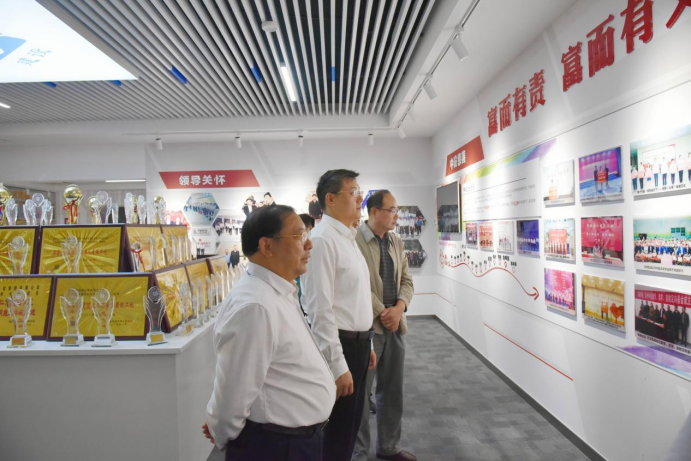 【快讯】淮安市洪泽区委副书记、区长张灏一行莅临苏州中设集团调研