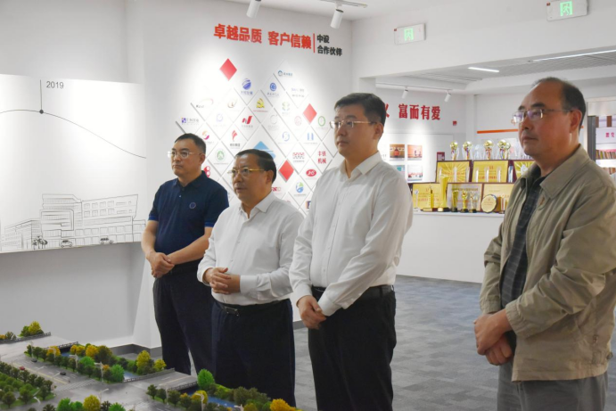 【快讯】淮安市洪泽区委副书记、区长张灏一行莅临苏州中设集团调研