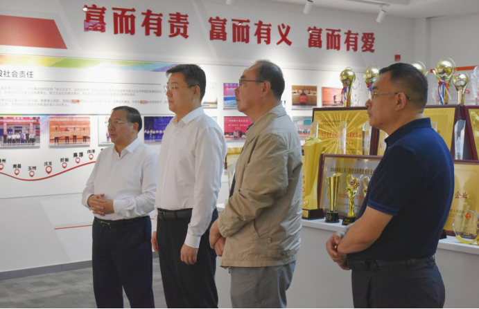 【快讯】淮安市洪泽区委副书记、区长张灏一行莅临苏州中设集团调研